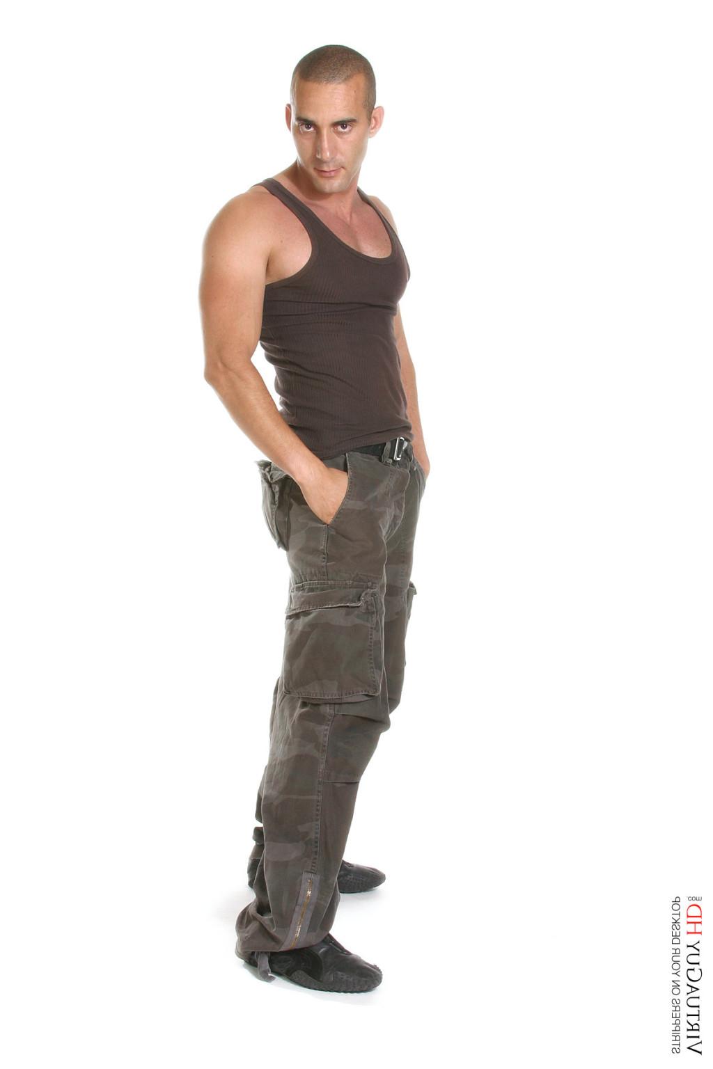 15P Stop watching pictures and get Mohanis stripping on your desktop