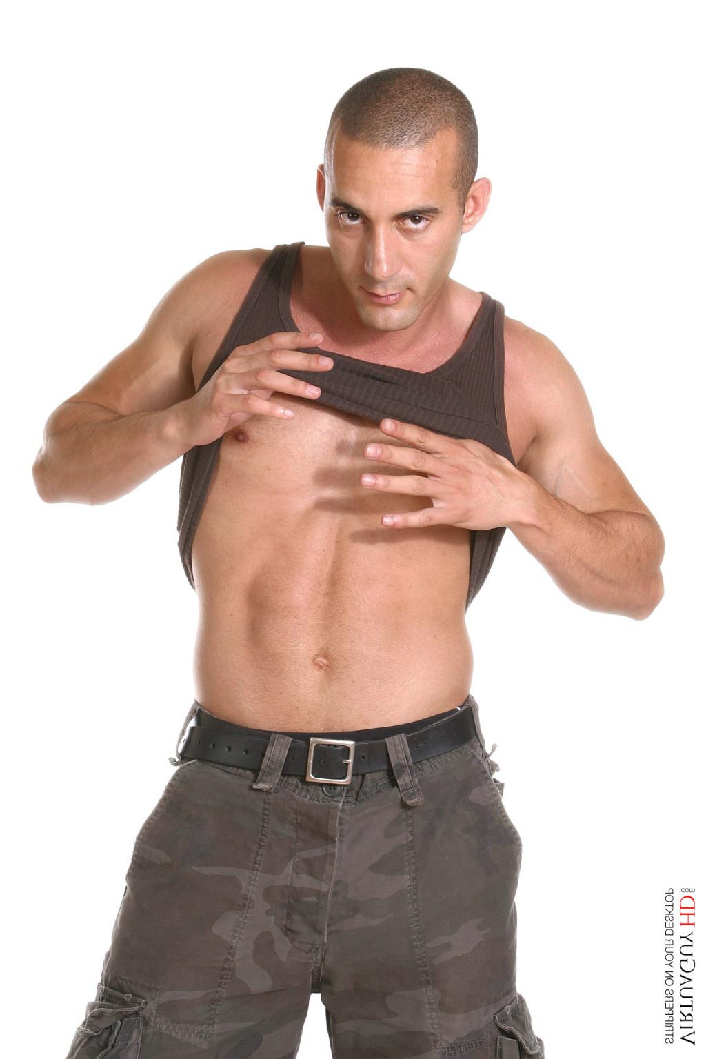 15P Stop watching pictures and get Mohanis stripping on your desktop
