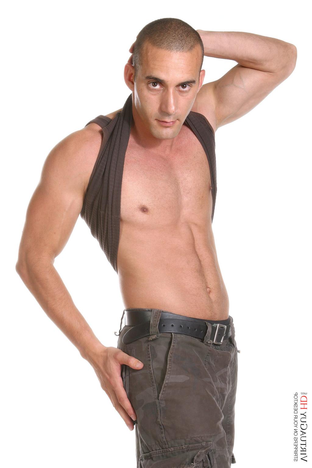 15P Stop watching pictures and get Mohanis stripping on your desktop