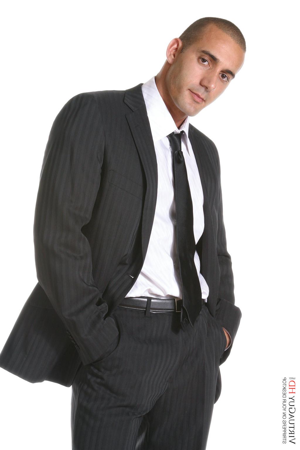 15P Stop watching pictures and get Mohanis stripping on your desktop