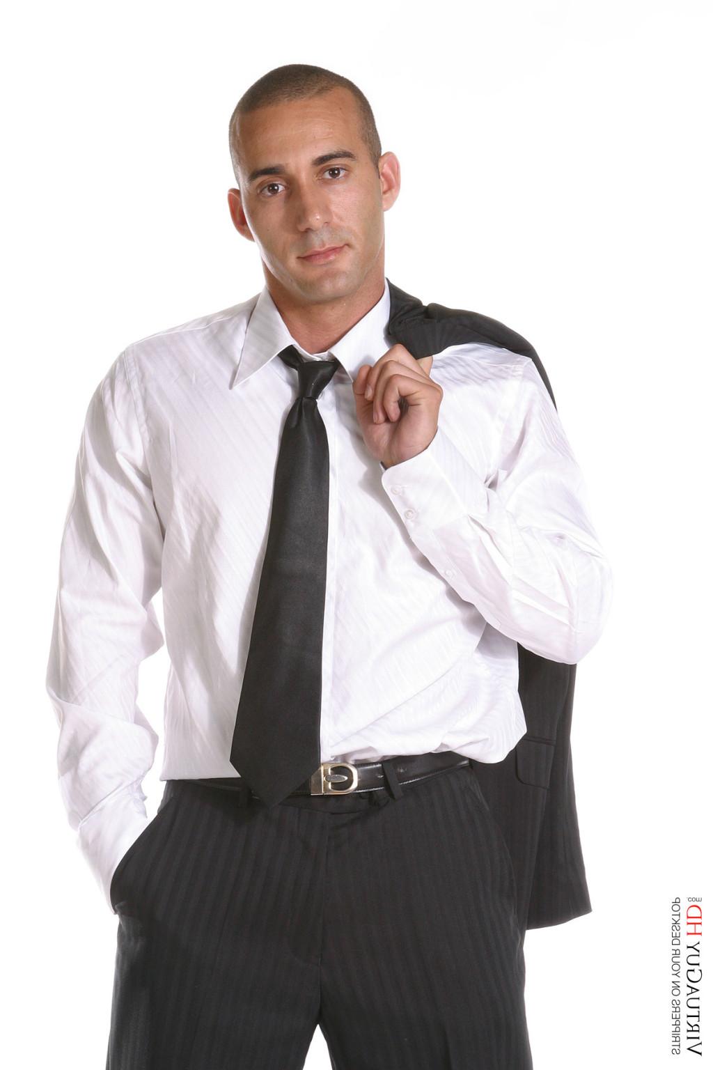 15P Stop watching pictures and get Mohanis stripping on your desktop
