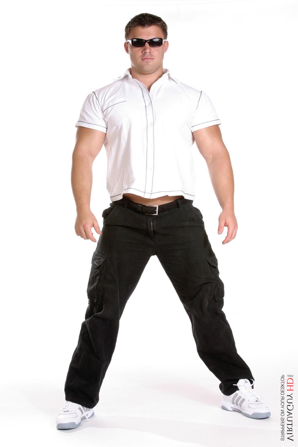 15P Stop watching pictures and get Tomas Mach stripping on your desktop