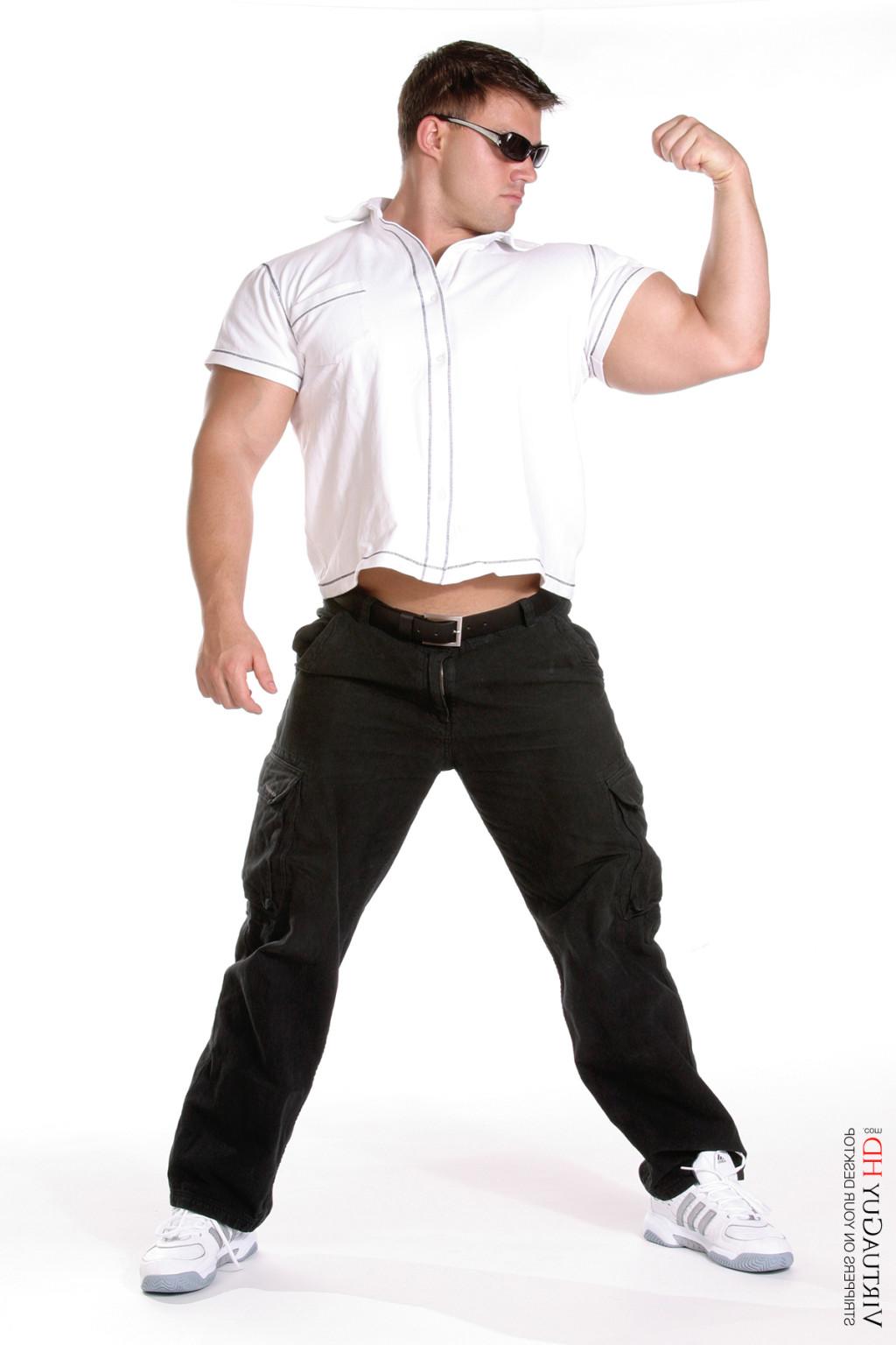 15P Stop watching pictures and get Tomas Mach stripping on your desktop