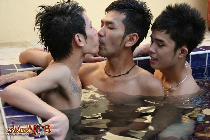 15P Asian Bukkake Pool Party