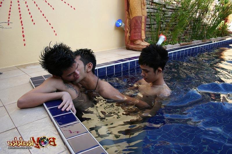 15P Asian Bukkake Pool Party