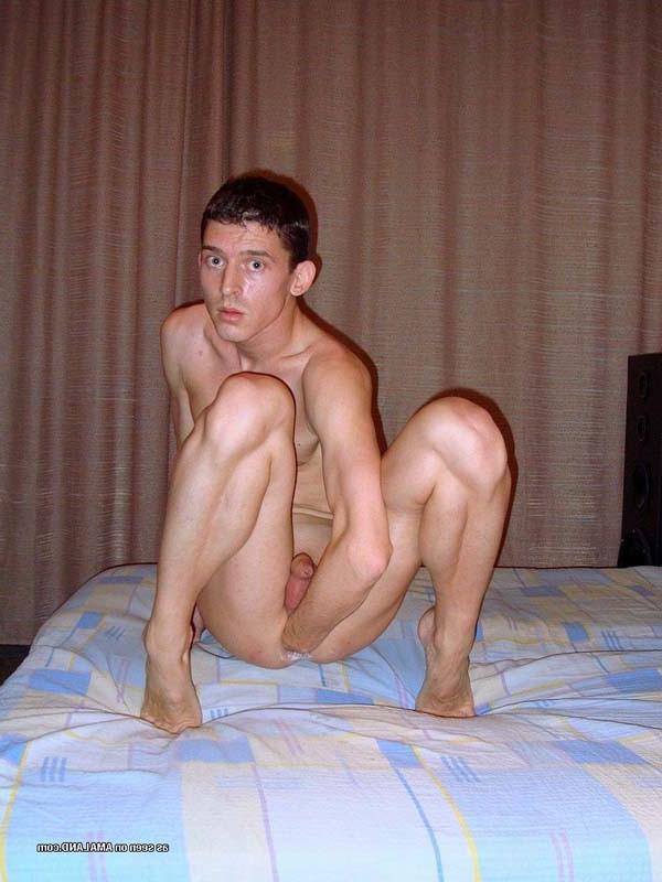 15P Picture set of a naked twink fisting his ass 