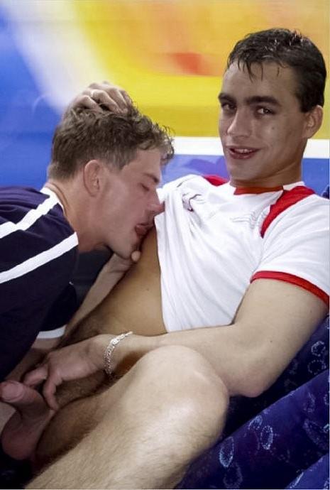 20P Gorgeous twinks sucking and rimming joy while ride on a bus