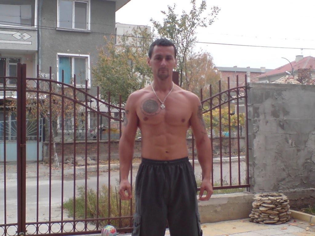 16P Pics of ripped Bulgarian hottie