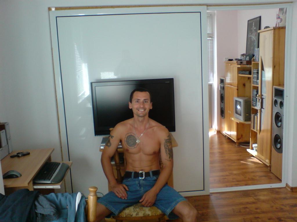 16P Pics of ripped Bulgarian hottie