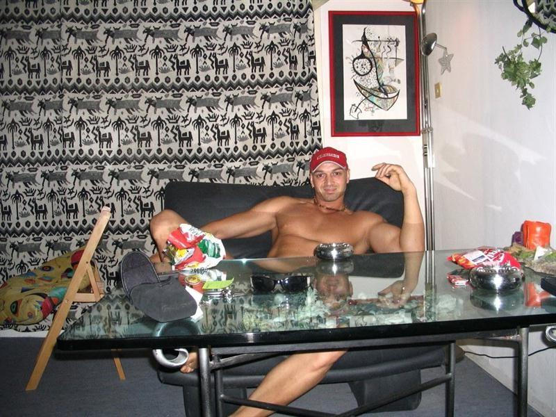 16P Bulgarian hunk shows off his uncut dick