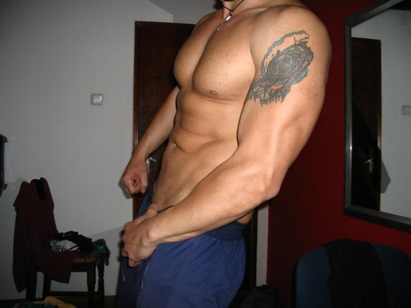 16P Bulgarian hunk shows off his uncut dick