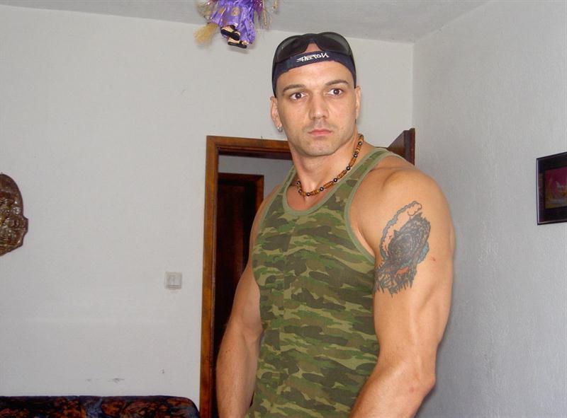 16P Bulgarian hunk shows off his uncut dick