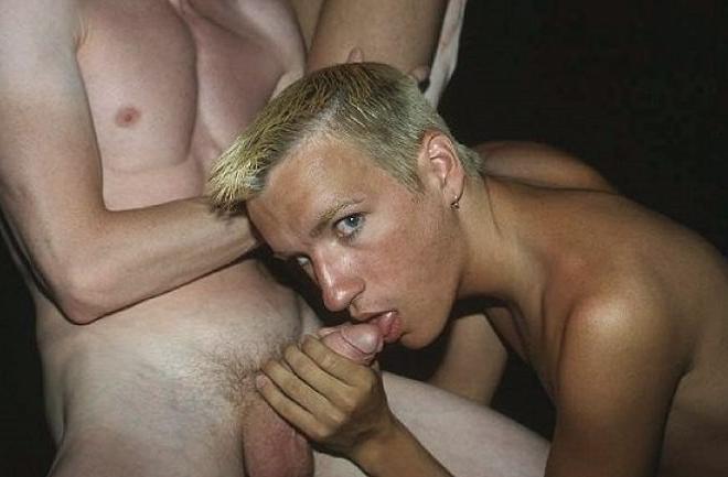 20P Five gorgeous college twinks enjoy sucking one anothers cock