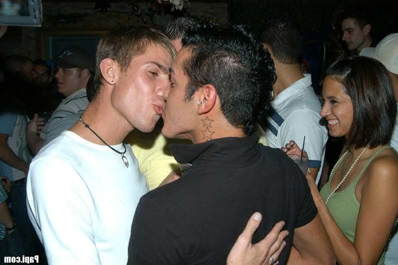 14P These guys love goin out and gettin it on while still in the clubs