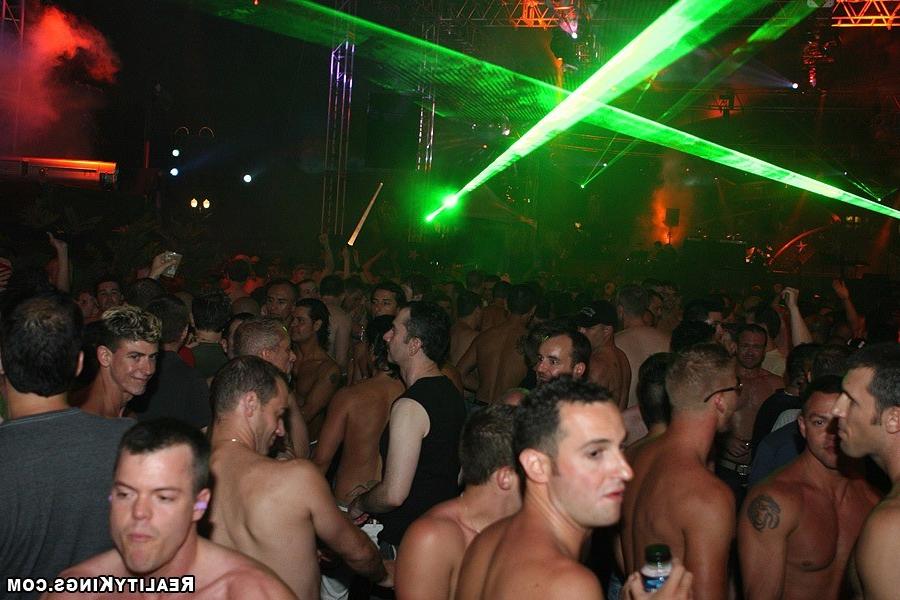 14P This insanely hot papi party takes over the club