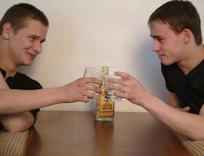 20P Two virgin twinks enjoy foreplay and first time sucking gusto
