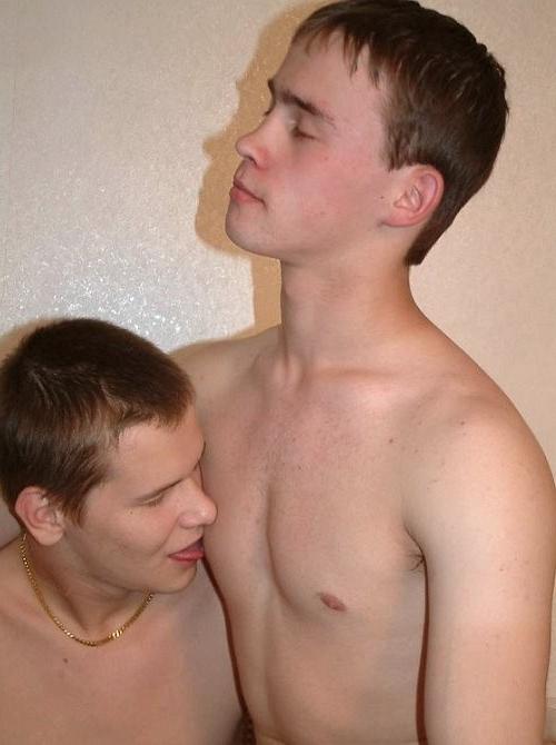 20P Two virgin twinks enjoy foreplay and first time sucking gusto
