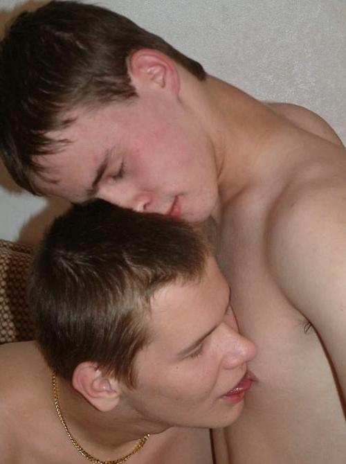 20P Two virgin twinks enjoy foreplay and first time sucking gusto