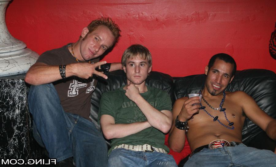 15P Hot boys meet up at the club for hot anal poundage in these sexy pics