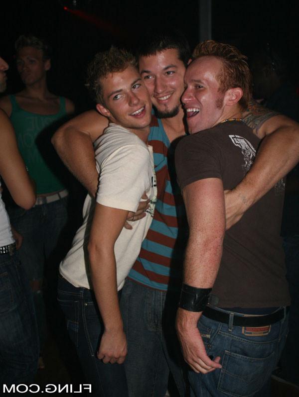 15P Hot boys meet up at the club for hot anal poundage in these sexy pics