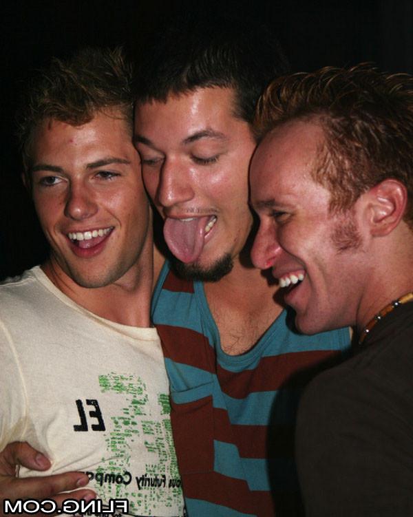 15P Hot boys meet up at the club for hot anal poundage in these sexy pics