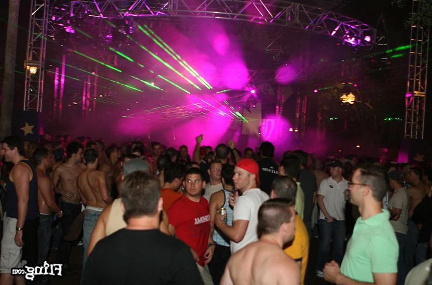 13P Check out the most amazing gay club parties