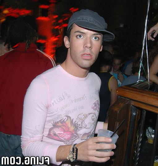 16P Sexy hot gay singles mingle at this hbot club for some hot anal action