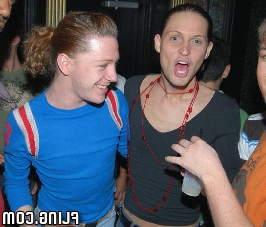 16P Sexy hot gay singles mingle at this hbot club for some hot anal action