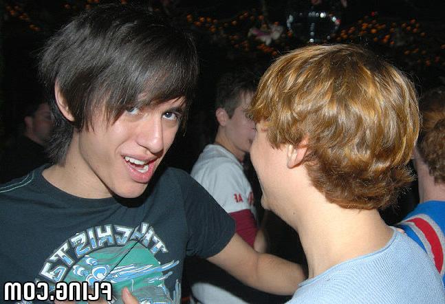 16P Sexy hot gay singles mingle at this hbot club for some hot anal action