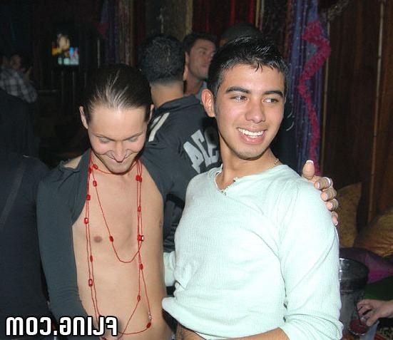 16P Sexy hot gay singles mingle at this hbot club for some hot anal action