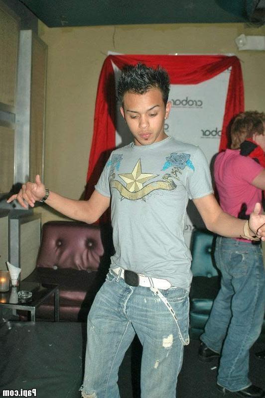 15P Super sexy papi party takes over a huge club on southbeach in these steamy pics
