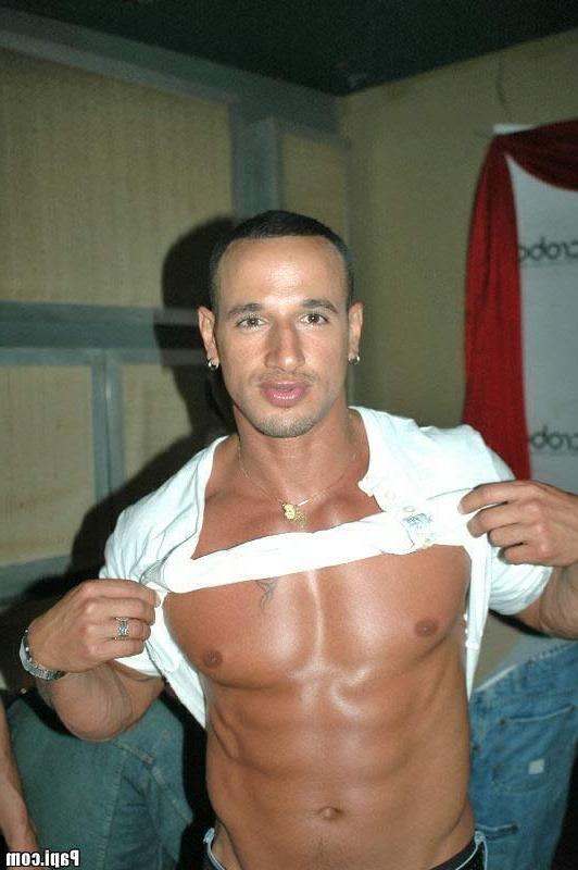 15P Super sexy papi party takes over a huge club on southbeach in these steamy pics