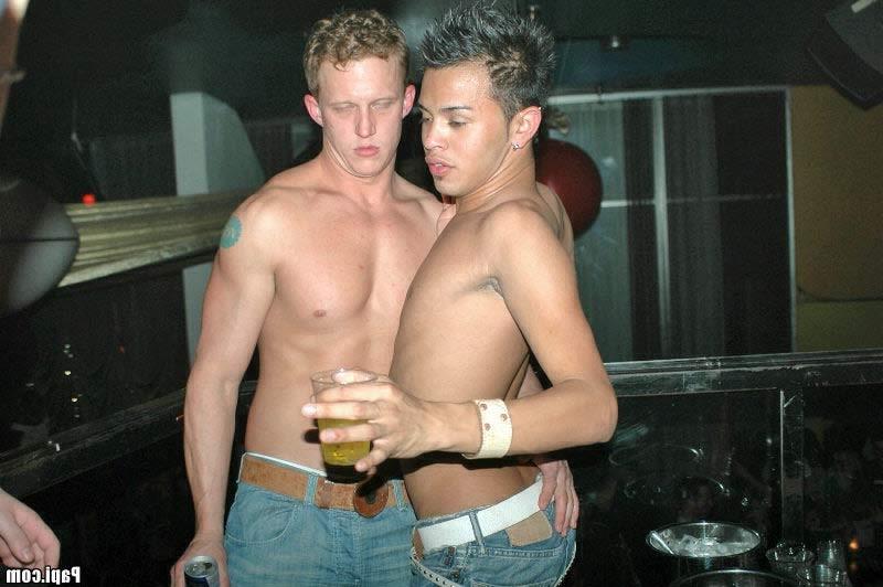 15P Super sexy papi party takes over a huge club on southbeach in these steamy pics