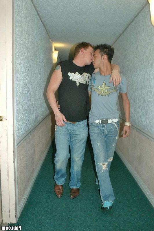 15P Super sexy papi party takes over a huge club on southbeach in these steamy pics