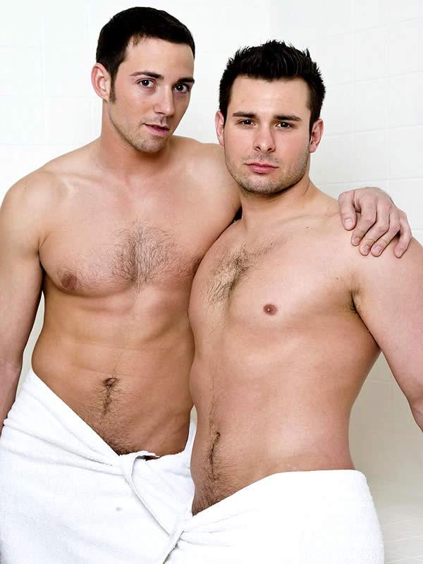 15P Two muscular hunks fucking in a sauna