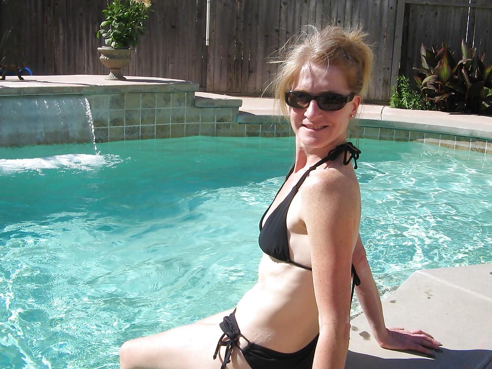 7P Wife in Bikini