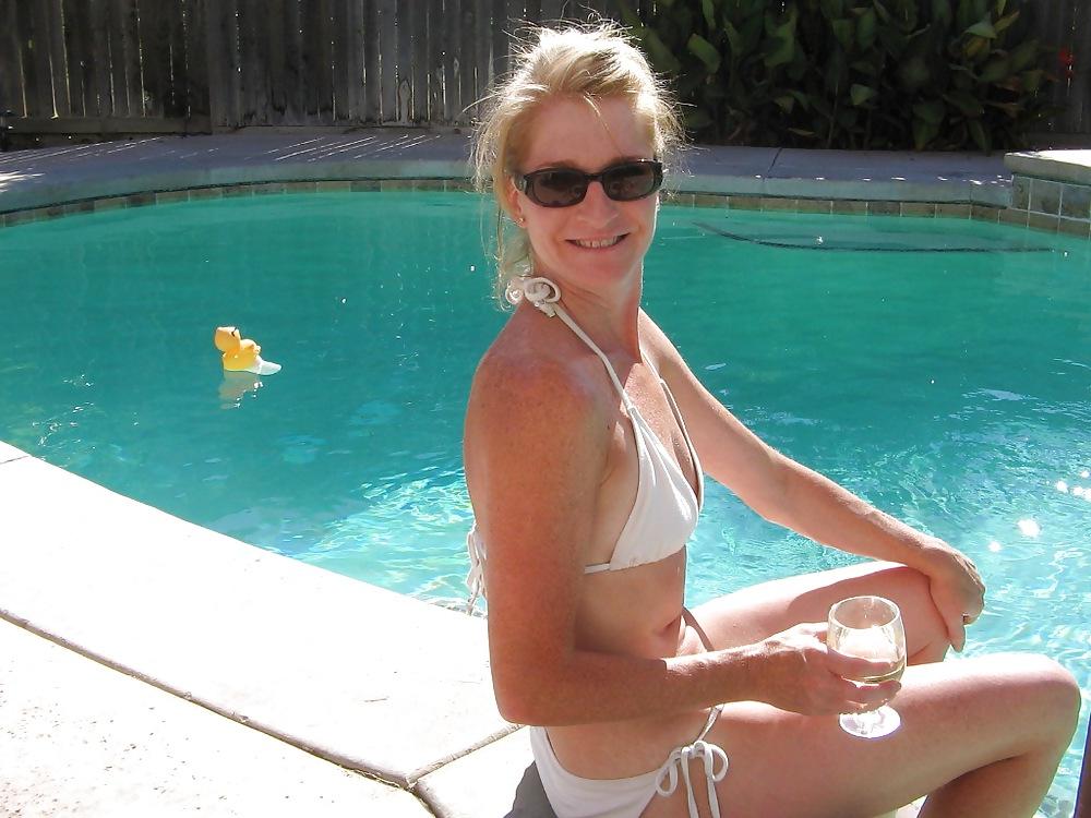 7P Wife in Bikini