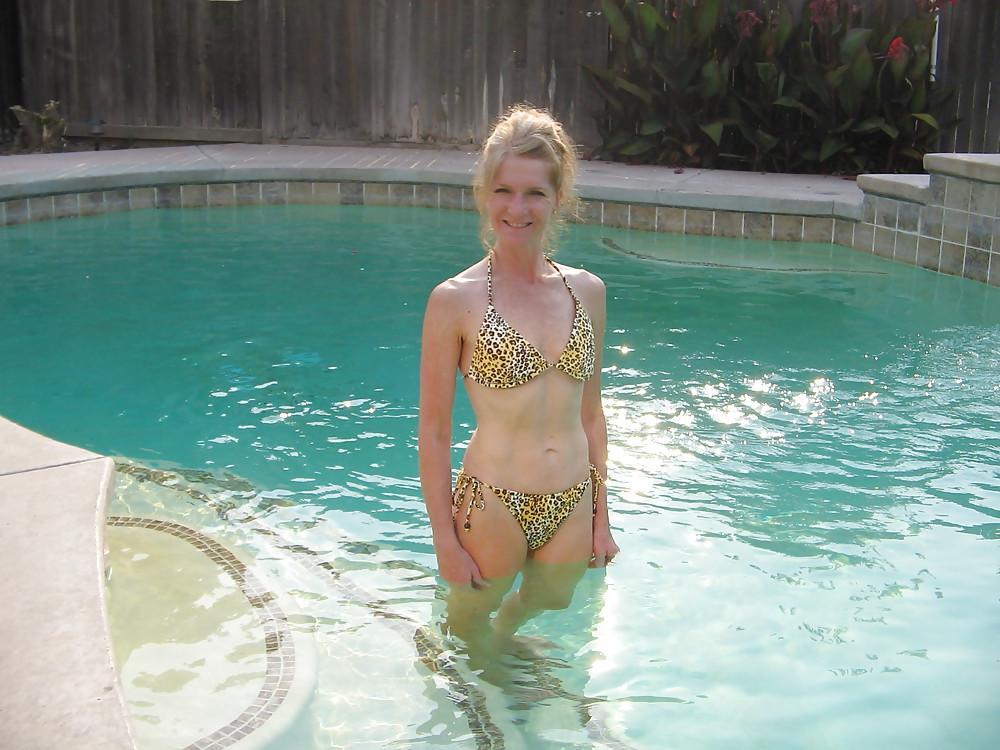 7P Wife in Bikini