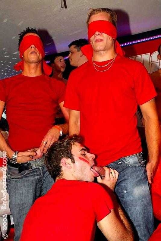 20P Blindfolded gays have to guess who is sucking them