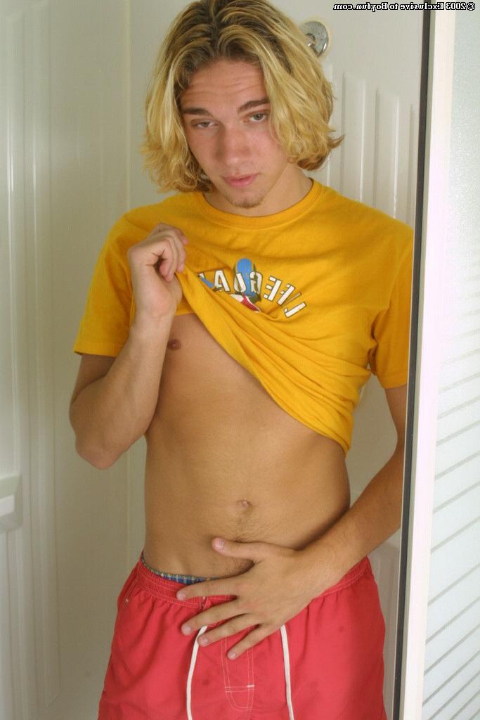 16P Blonde surfer dude wanking his lucious stiff dick