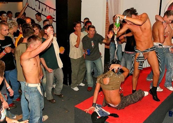 15P gay studs have a huge orgy at a nightclub