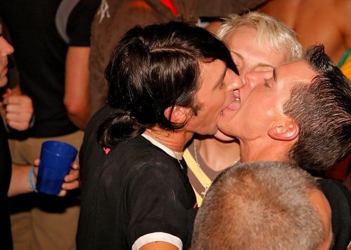 15P gay studs have a huge orgy at a nightclub