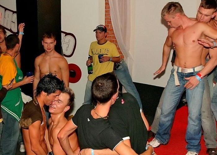 15P gay studs have a huge orgy at a nightclub