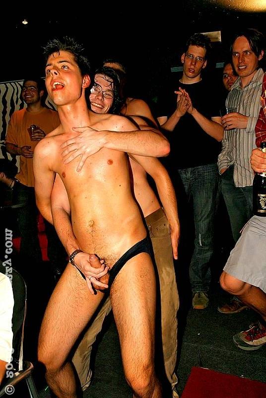 20P Gay stripper getting blowjobs from people in a club