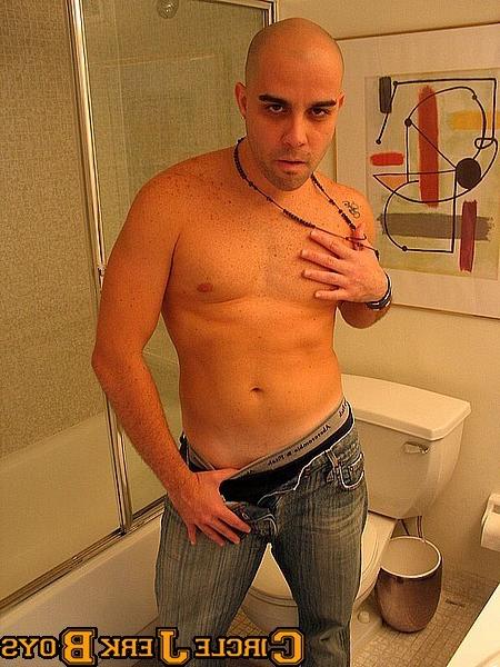 14P Babe with a bald head rips off his shirt