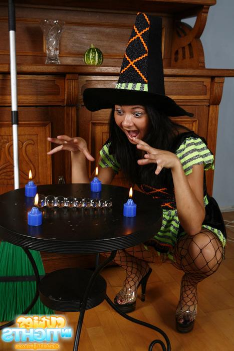 12P Raunchy witch in fishnet hose dildoes her smoothie