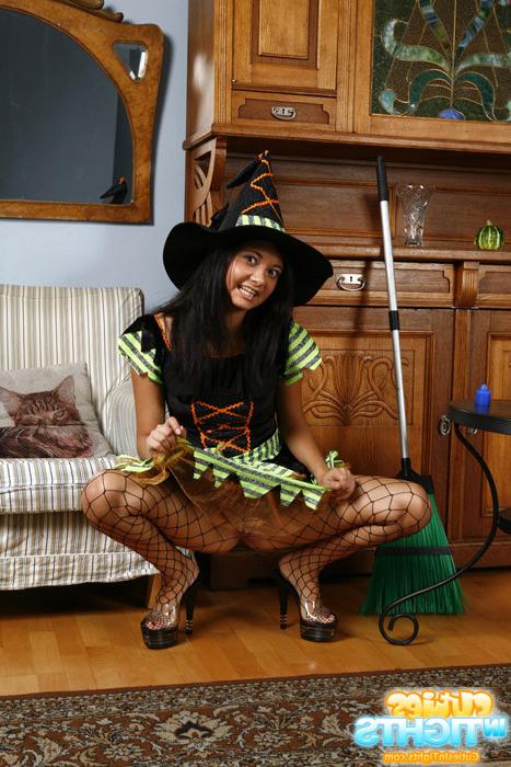 12P Young witch dildoes herself through fishnet tights