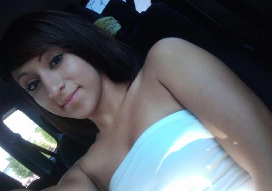15P Horny Latina teen selfshooting and displays her naked in room