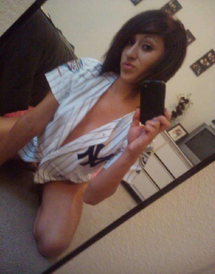 15P Horny Latina teen selfshooting and displays her naked in room