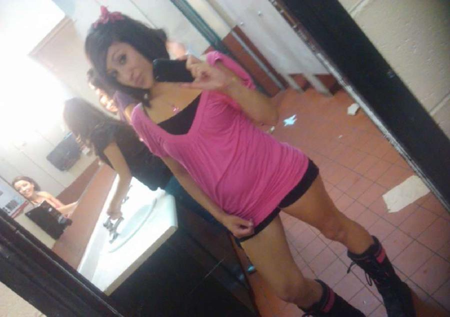 15P Horny Latina teen selfshooting and displays her naked in room